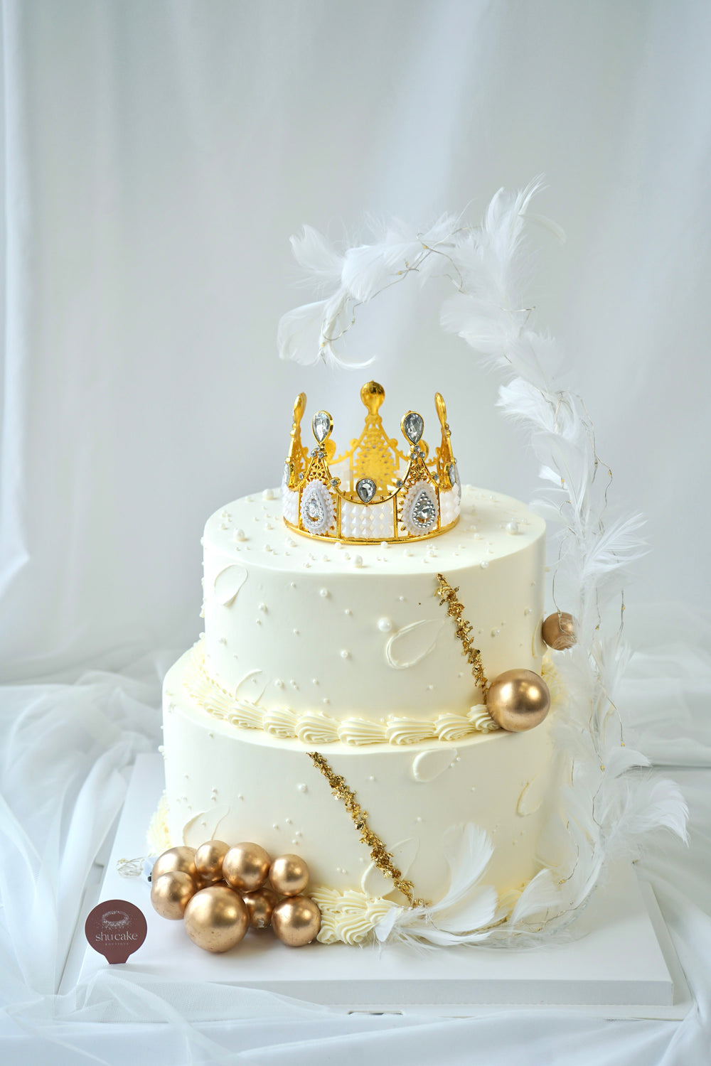 Feather Crown Elegant Cake
