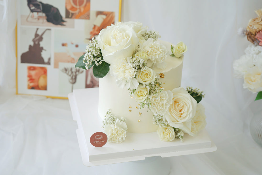 Luxury White Floral Cake