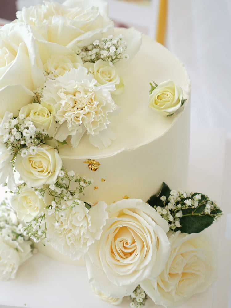 
                  
                    Luxury White Floral Cake
                  
                