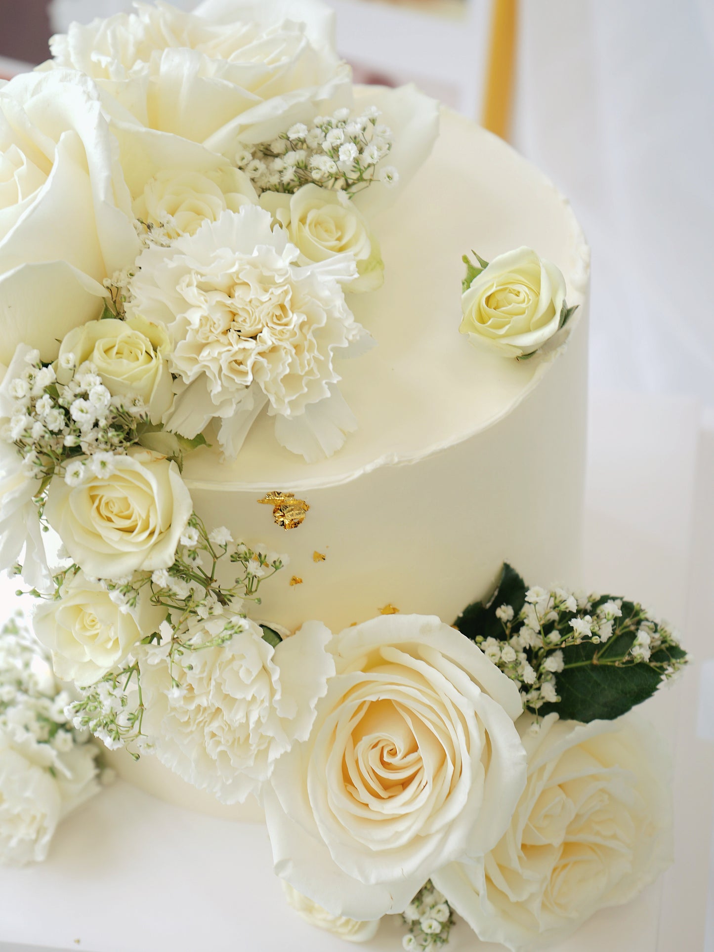 
                  
                    Luxury White Floral Cake
                  
                