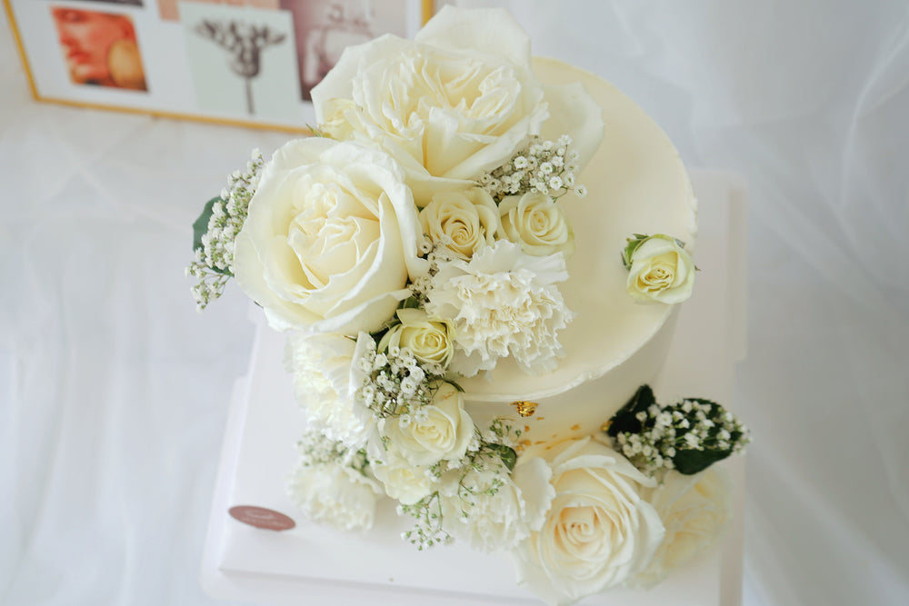 
                  
                    Luxury White Floral Cake
                  
                